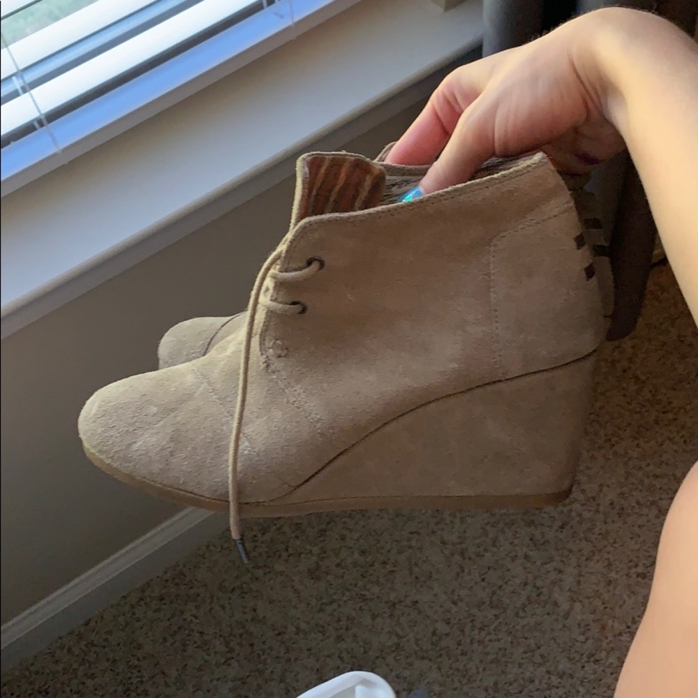 Toms wedges